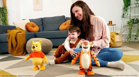 PELUCHE Disney - Winnie the Pooh pupazzo soffice che canta e cammina 30,4 cm