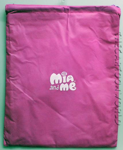 ROPA de MANTA de LANA a CUADROS CON la BOLSA de DEPORTES de DISNEY MIA y ME
