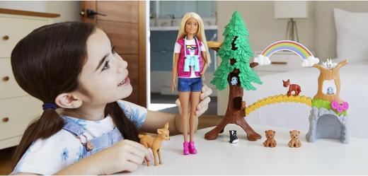 Barbie Playset Cacciaboschi, con Bambola Bionda, Cuccioli e Accessori, GTN60
