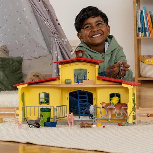 schleich 42605 Grande stalla con animali e accessori, da 3 anni, FARM WORLD - Playset, 64 pezzi
